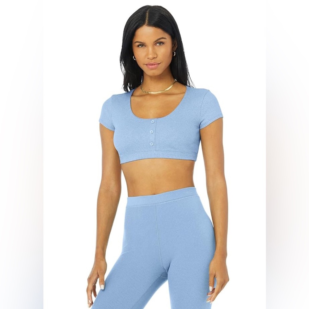 NWOT Alo Yoga Ribbed Henley Crop Bra Top in Light Blue